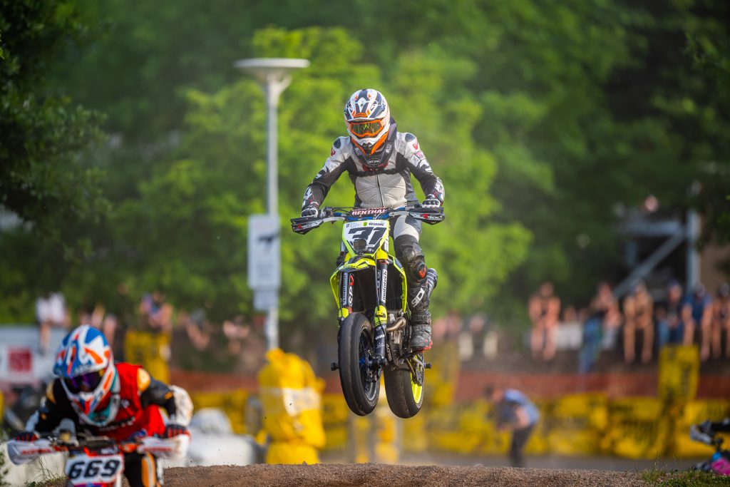 Alex Feuchtenhofer im ADAC Supermoto IDM Team in St. Wendel 2022